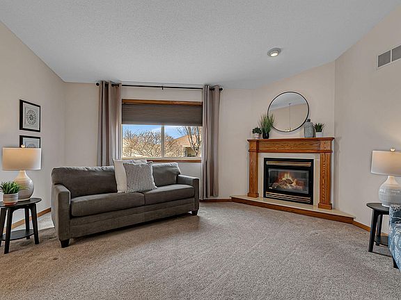 3rd image of 856 Aspen Cir