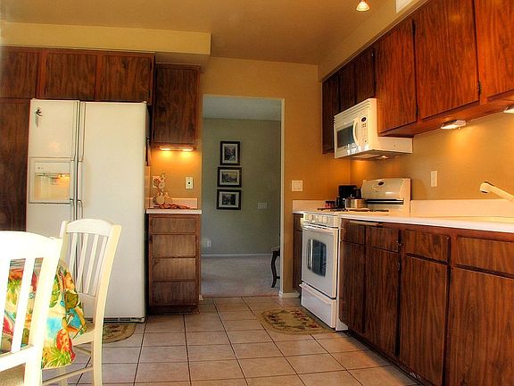 Clean Bright Kitchen