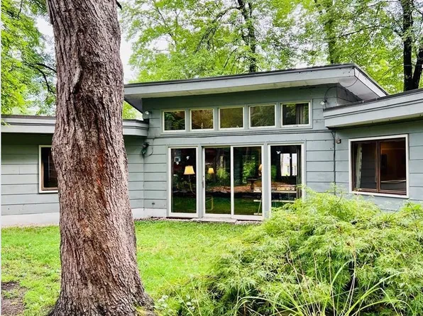 164 Red Gate Ln, Amherst, MA 01002