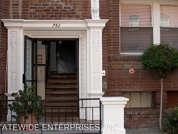 3rd image of 752 S Mariposa Ave APT 303