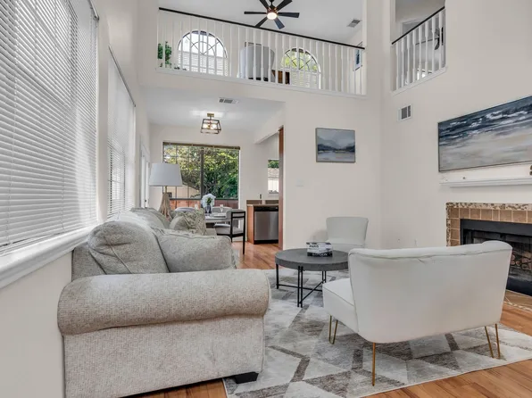 903 Azalia Dr, Lewisville, TX 75067