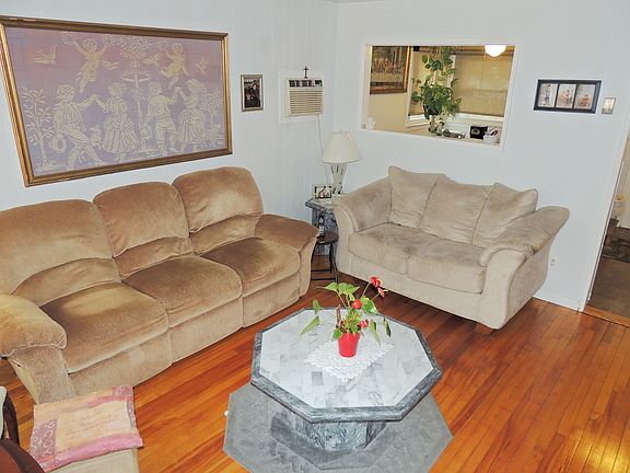 3rd image of 150 N Queens Ave