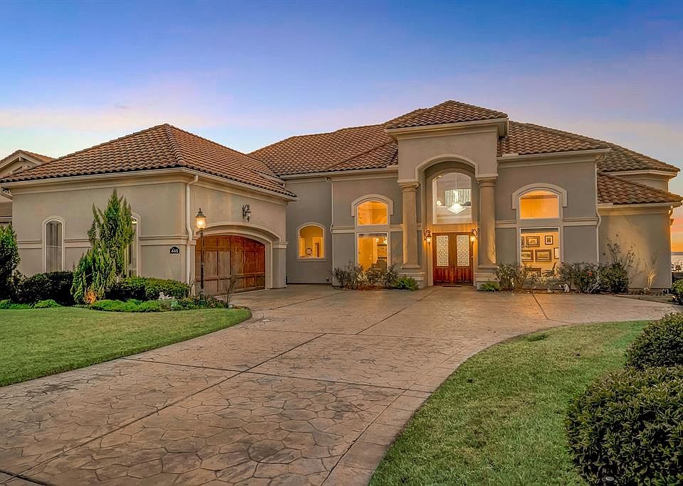 Welcome to 445 Edgewood Drive!
