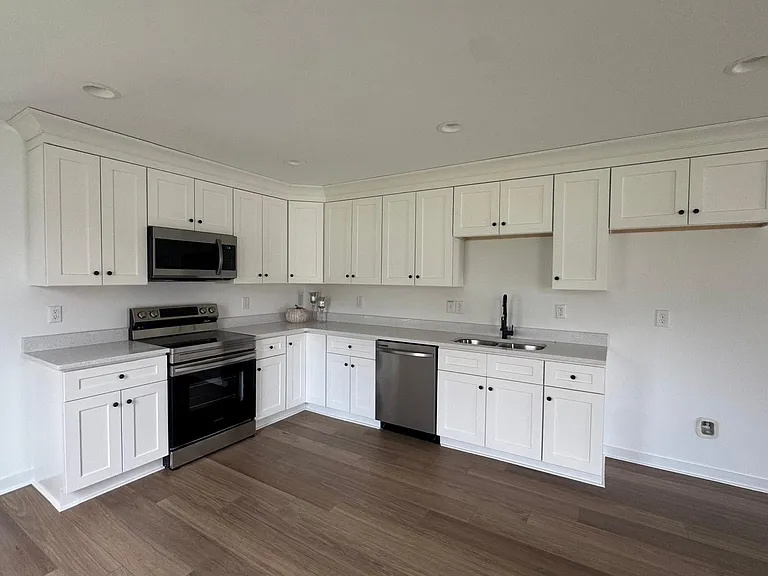 512 Crump St — Photo 2