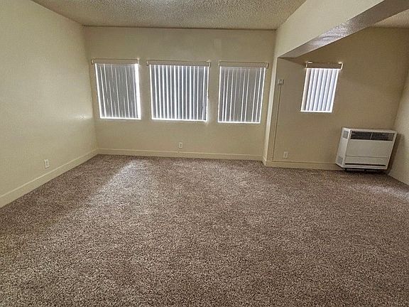 2nd image of 811 W 40th Pl