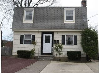 50 Marwood Rd N, Port Washington, NY 11050
