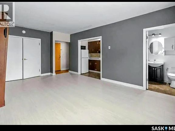2nd image of 400 4th Avenue N #13