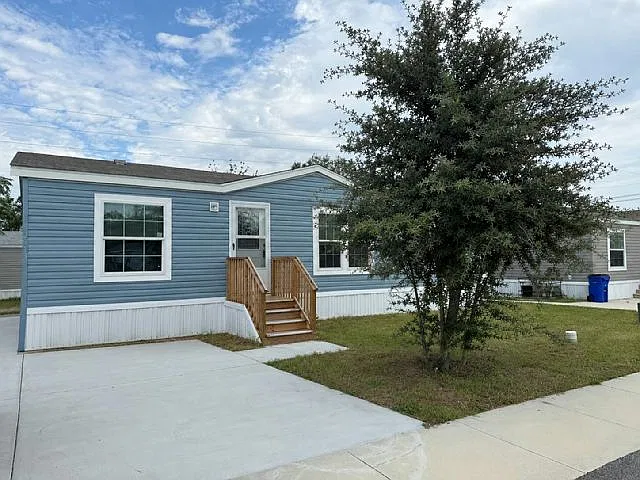 3 bed, 960 sqft, $2,100 — Photo 1