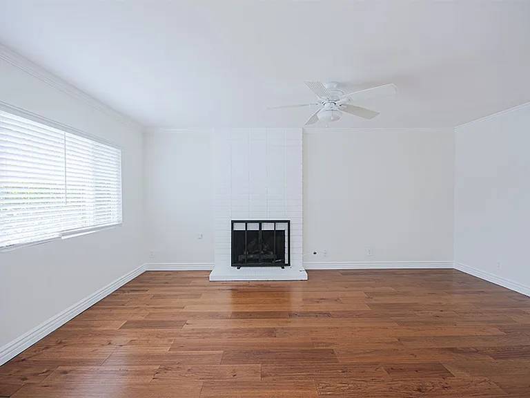 121 Lisa Ln — Photo 3