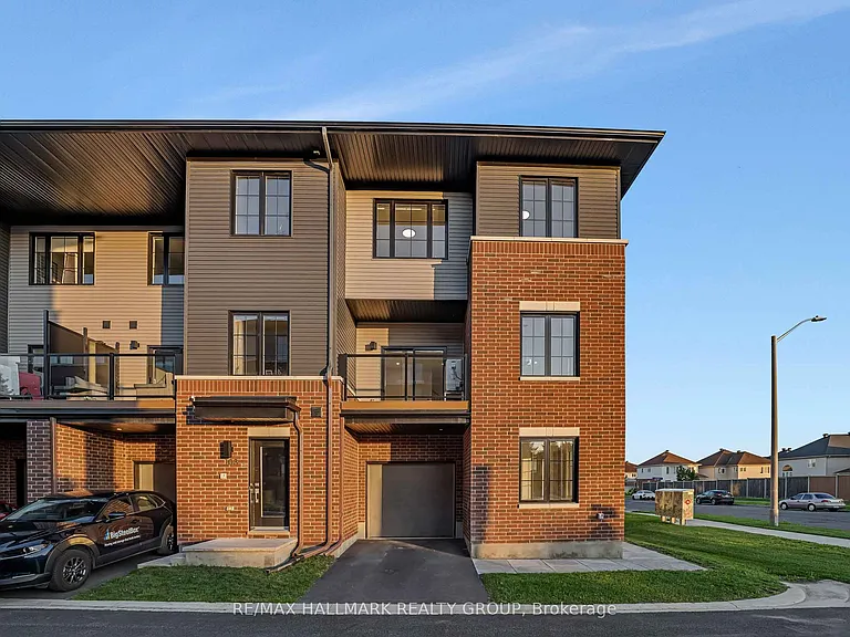 422 Rolling Meadow Cres — Photo 40
