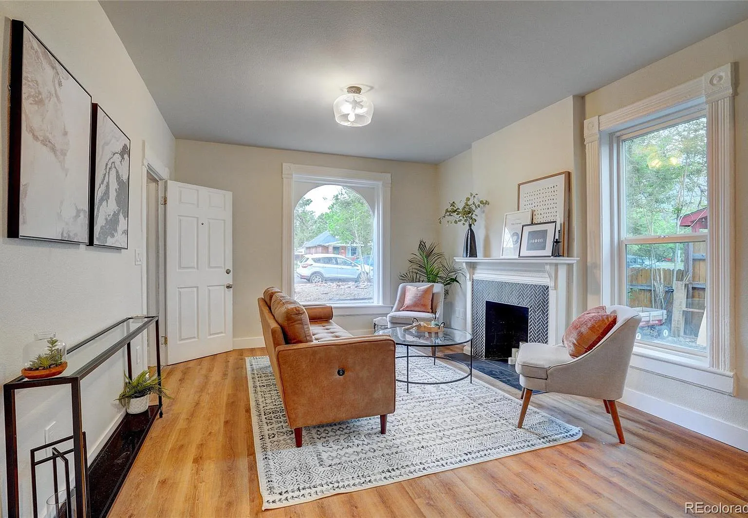 2 bed, 1100 sqft, $3,000 — Photo 2