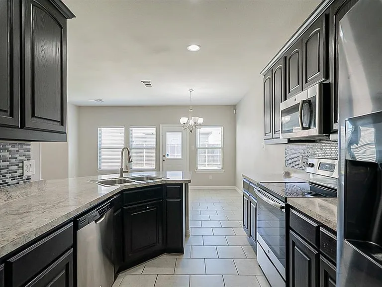 312 Emerald Creek Dr — Photo 6