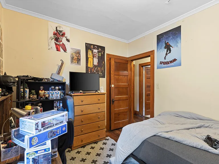 2745 N Frederick Ave — Photo 7