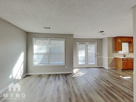 5th image of 203 Peachtree Glen Dr
