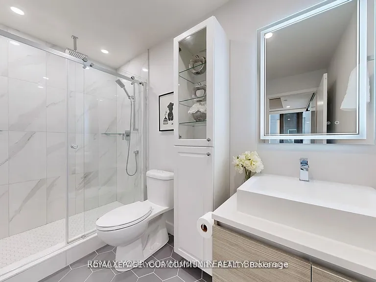 111 Bathurst St #314 — Photo 15