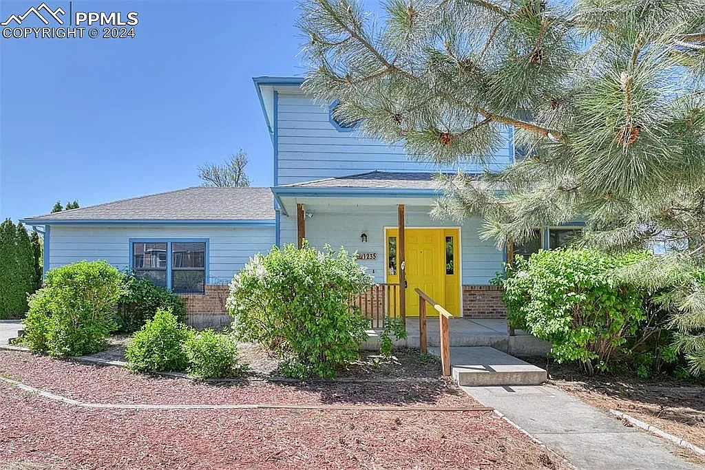 4 bed, 3.5 bath, 2663 sqft, $3,400 — Photo 1
