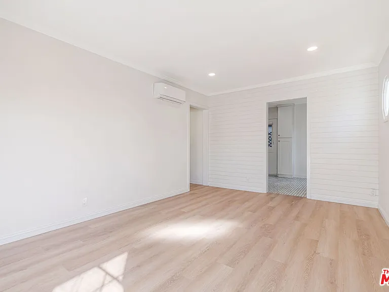 2308 1/2 Pisani Pl — Photo 6