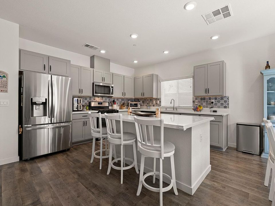 1st image of 3157 Hancock St