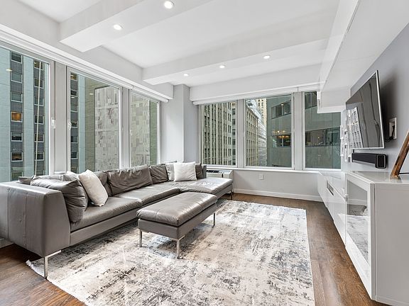 3rd image of 90 William St APT 8B