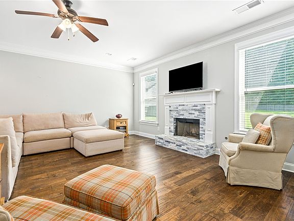 4th image of 244 Woodward Way