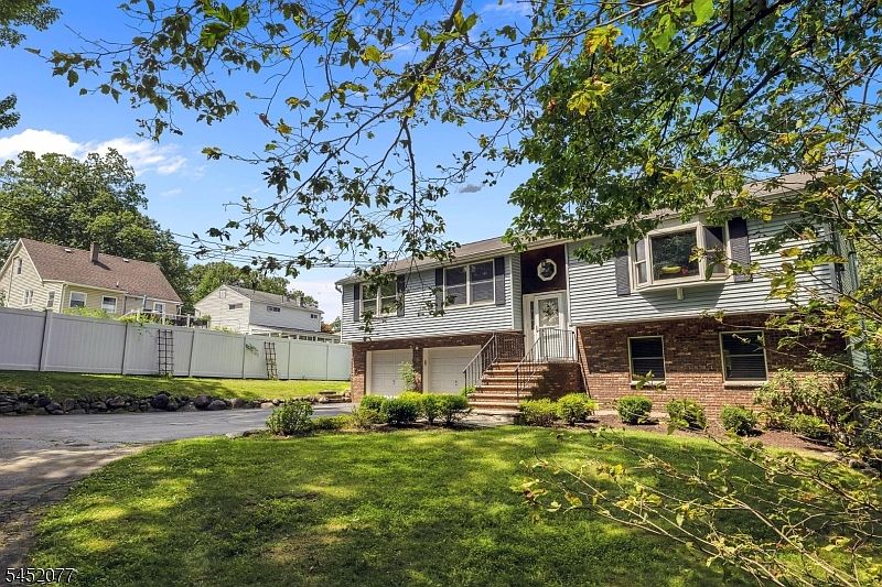 1st image of 16 Argus Ave