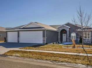 411 Live Oak Ln, City of bismarck, ND 58504