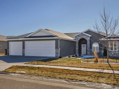 411 Live Oak Ln, City of bismarck, ND, 58504