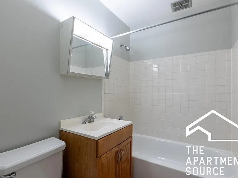 4610 N Dover St #2G — Photo 3