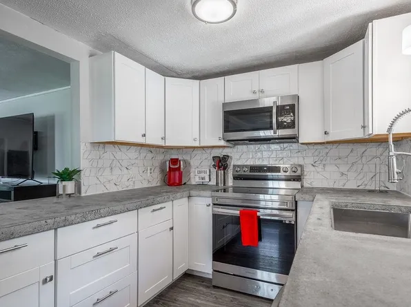 14 2nd Street, Rochester, NH 03867-2825