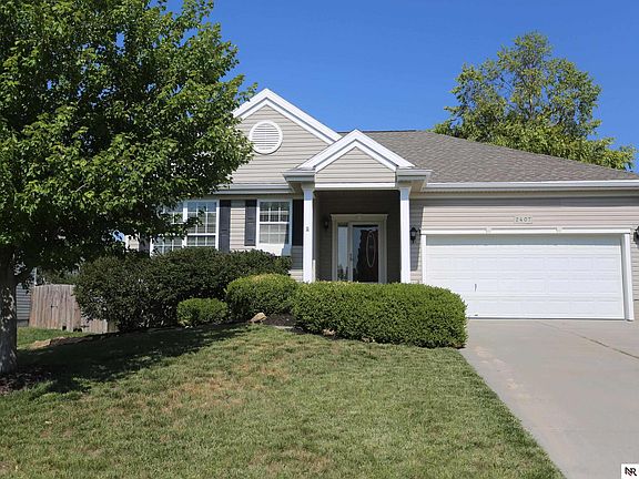 3rd image of 2407 Crystal Dr
