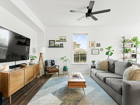 3rd image of 210 Maroon Ln