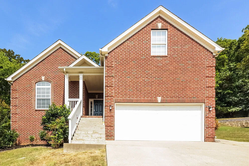 3 bed, 2.0 bath, 2017 sqft, $2,470 — Photo 1