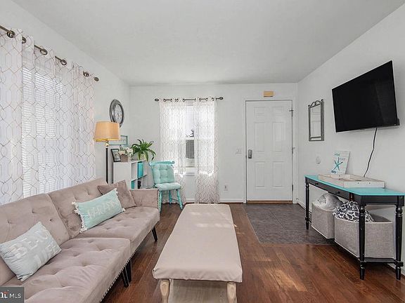 4th image of 20994 Dodd Ave