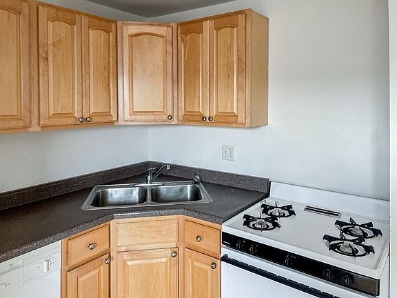 3rd image of 3523-29 N Broadway St #3527.5-3W