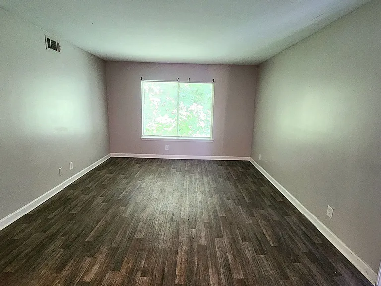 Riverbend Apartments — Photo 78