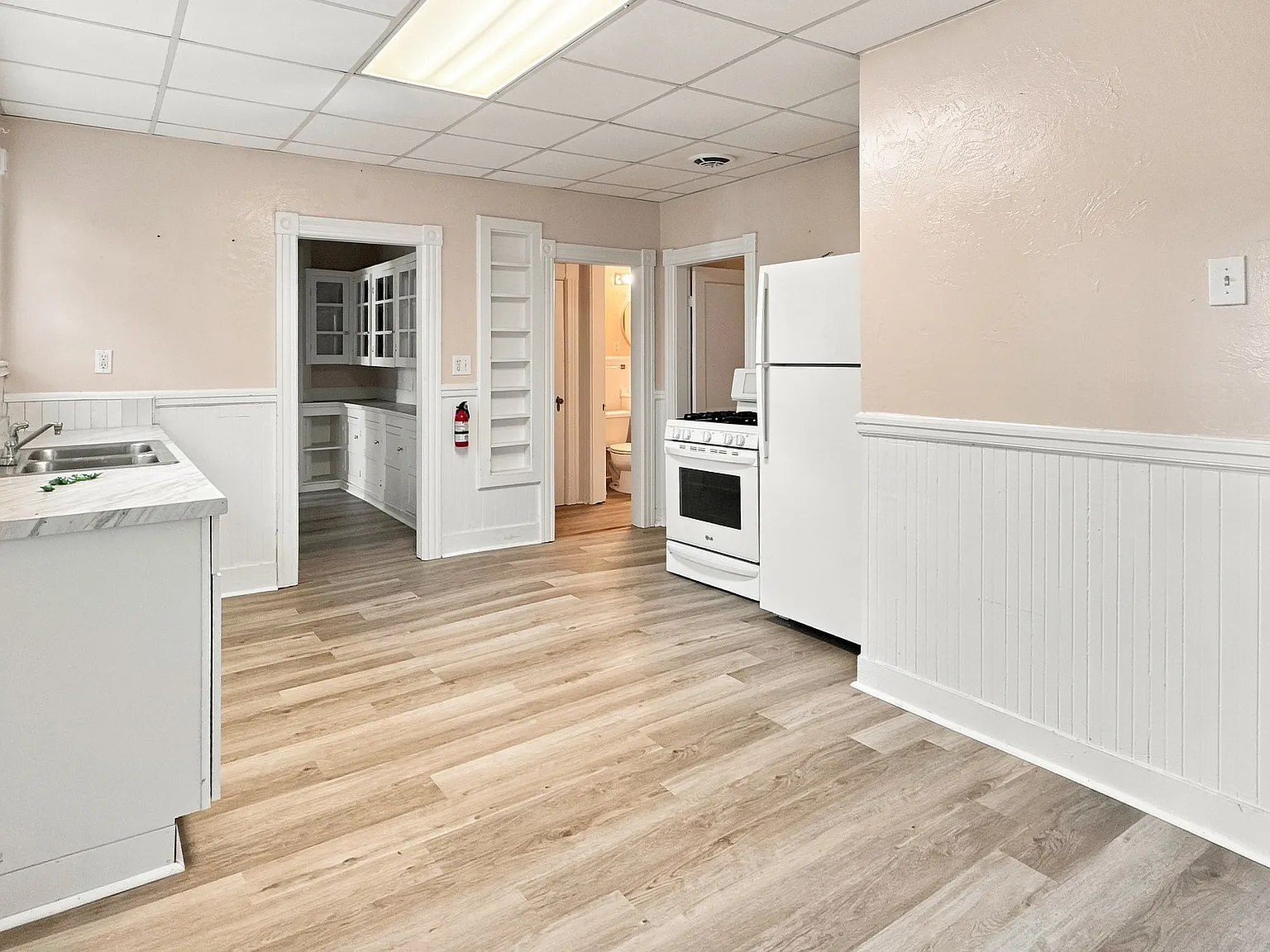 3 bed, 900 sqft, $1,800 — Photo 2