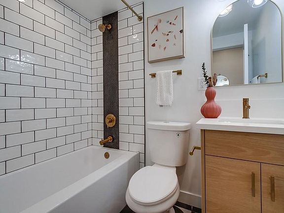 5th image of 6237 La Jolla Blvd #1