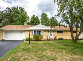302 Sandra Dr, North Syracuse, NY 13212