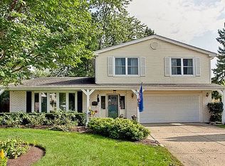 187 Sunrise Dr, Wheeling, IL 60090