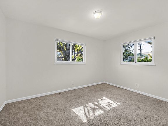 5th image of 8 Stephens Ct