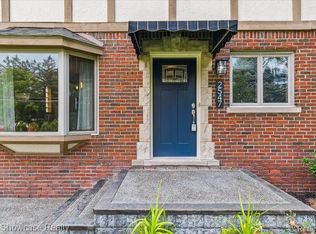 2547 S Commerce Rd, Wolverine Lake, MI 48390