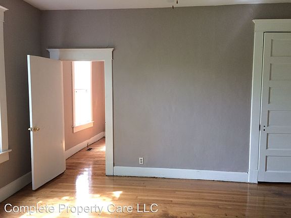3rd image of 619 W Howard St APT 4