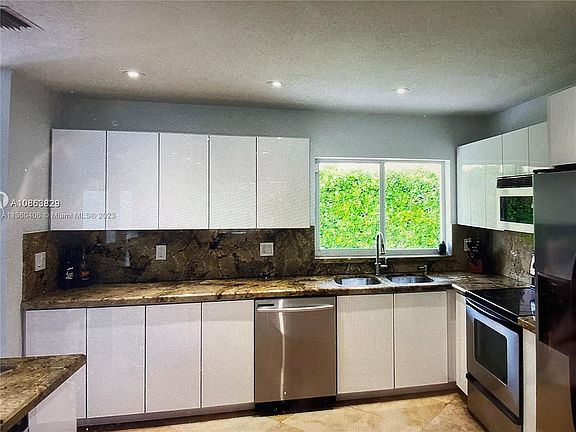 4th image of 10900 SW 107th Ave #0