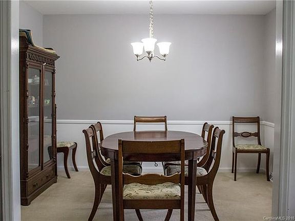 4th image of 424 Whitethorn Dr