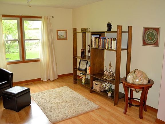 2nd image of 6344 N Meadow Cir
