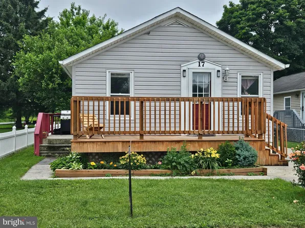 17 Parkside Ave, Downingtown, PA 19335