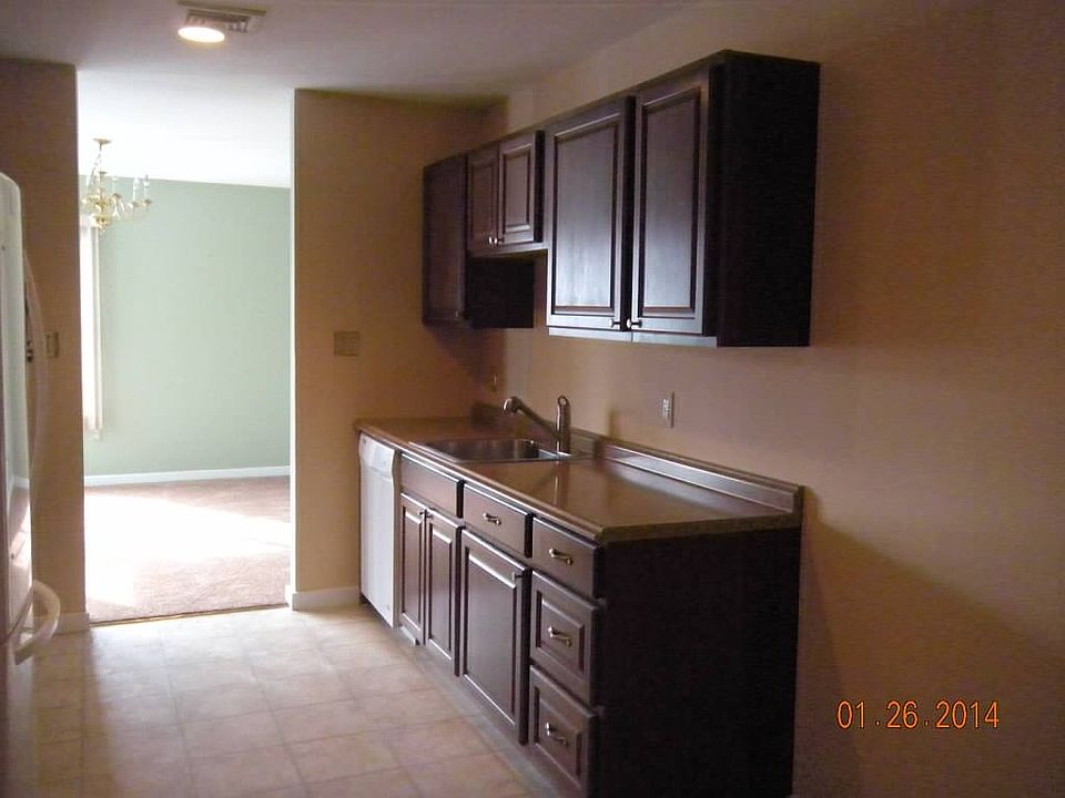 1st image of 101 Continental Dr #101
