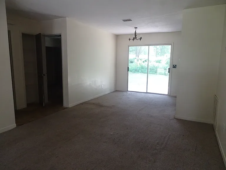 252 SE Hanover Pl #101 — Photo 4