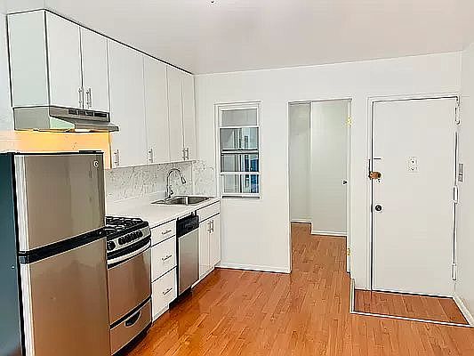 2nd image of 231 E 29th St #9/16