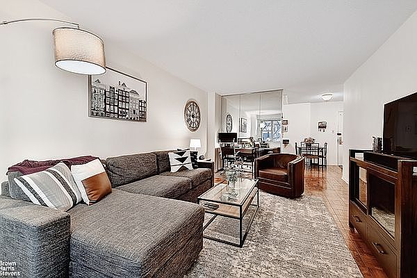1st image of 300 E 40th St APT 4W